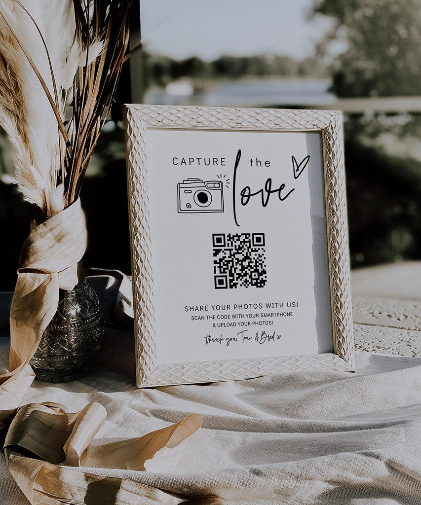 Capture the Love QR code sign
